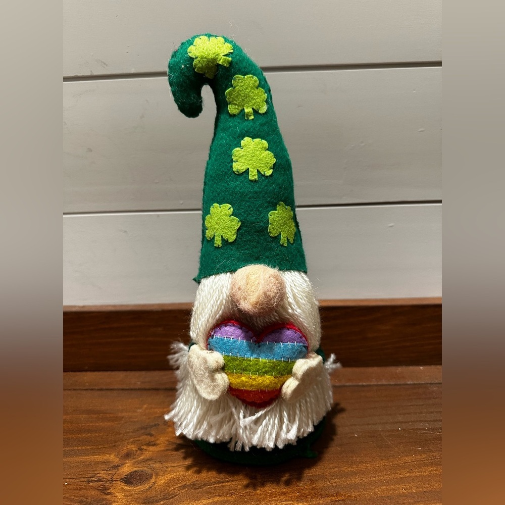 St Patrick’s Days Rainbow Gnome Tabletop Decoration Burlap Felt Seasonal Holiday